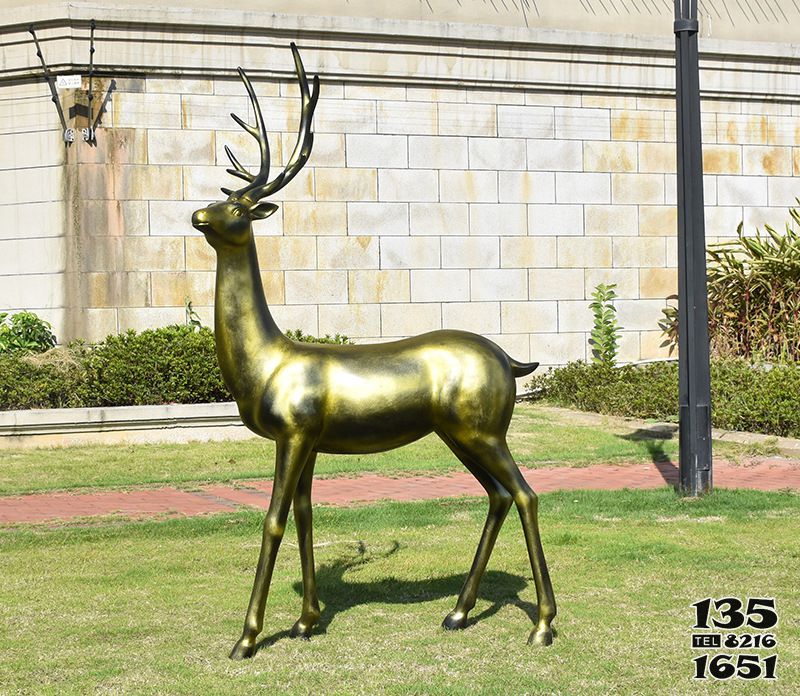 鹿雕塑-不銹鋼仿銅公園草坪行走的鹿雕塑 鹿雕塑-不銹鋼仿銅公園草坪行走的鹿雕塑高清圖片