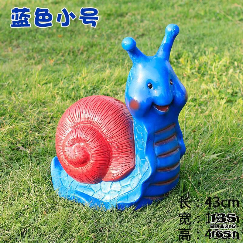 蝸牛雕塑-草地上擺放的藍(lán)色小號(hào)玻璃鋼彩繪蝸牛雕塑 蝸牛雕塑-草地上擺放的藍(lán)色小號(hào)玻璃鋼彩繪蝸牛雕塑高清圖片