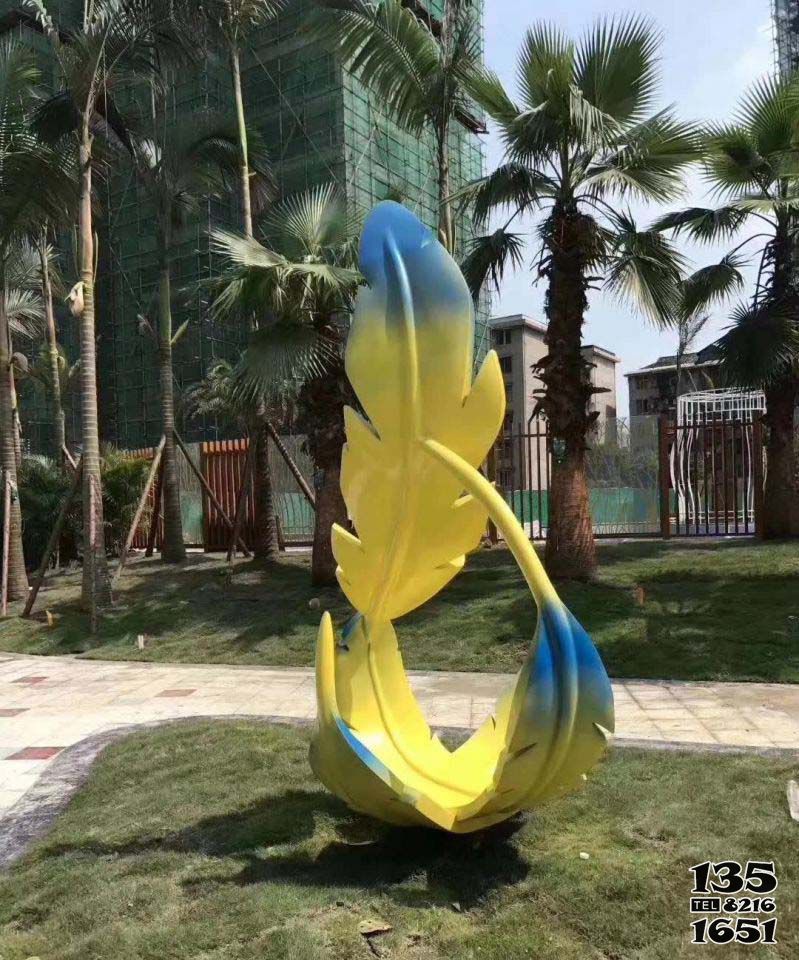 羽毛雕塑-園林三片卷曲的不銹鋼噴漆羽毛雕塑 羽毛雕塑-園林三片卷曲的不銹鋼噴漆羽毛雕塑高清圖片