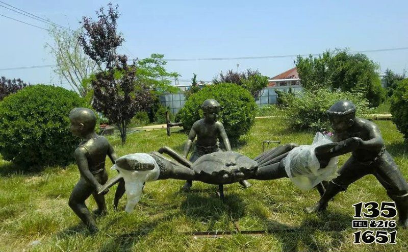 兒童雕塑-戶外海邊小孩捉螃蟹公園景觀銅雕兒童雕塑 兒童雕塑-戶外海邊小孩捉螃蟹公園景觀銅雕兒童雕塑