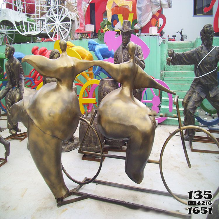 女性雕塑-景區(qū)玻璃鋼仿銅騎車的女性雕塑 女性雕塑-景區(qū)玻璃鋼仿銅騎車的女性雕塑