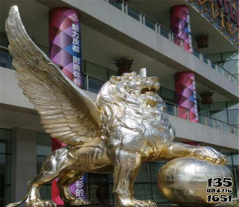 獅子雕塑-別墅小區創意不銹鋼鏡面踩著圓球的飛天獅子雕塑 獅子雕塑-別墅小區創意不銹鋼鏡面踩著圓球的飛天獅子雕塑高清圖片