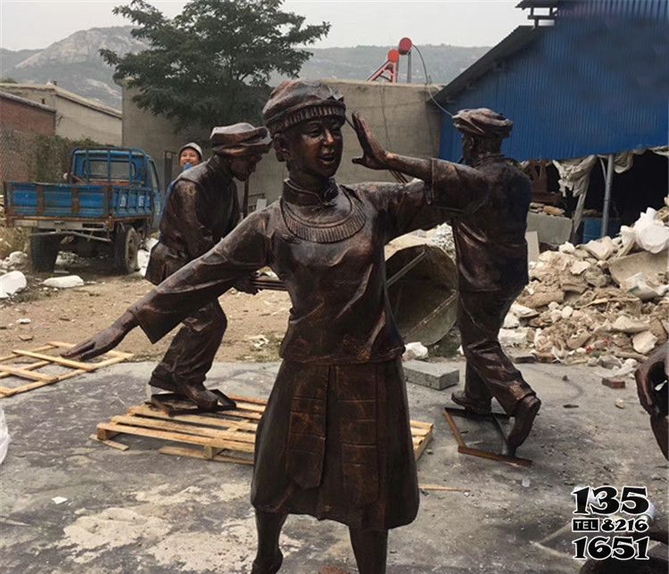 少數民俗女孩雕塑-景區公園擺放少數民俗唱歌女孩人物玻璃鋼仿銅雕塑 少數民俗女孩雕塑-景區公園擺放少數民俗唱歌女孩人物玻璃鋼仿銅雕塑