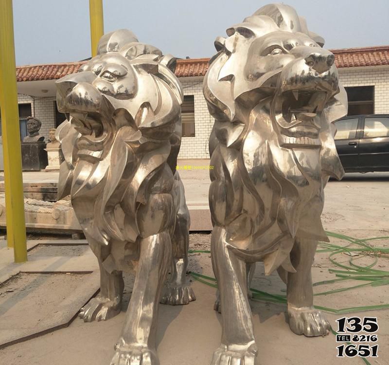 獅子雕塑-不銹鋼噴金烤漆大型仿真大門口看門的獅子雕塑 獅子雕塑-不銹鋼噴金烤漆大型仿真大門口看門的獅子雕塑高清圖片