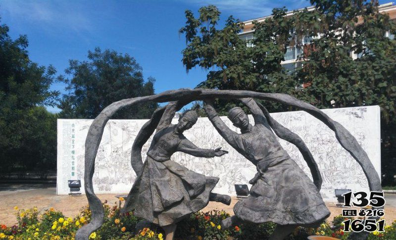 跳舞蹈雕塑-公園跳舞的少數民族人物玻璃鋼仿銅雕塑 跳舞蹈雕塑-公園跳舞的少數民族人物玻璃鋼仿銅雕塑